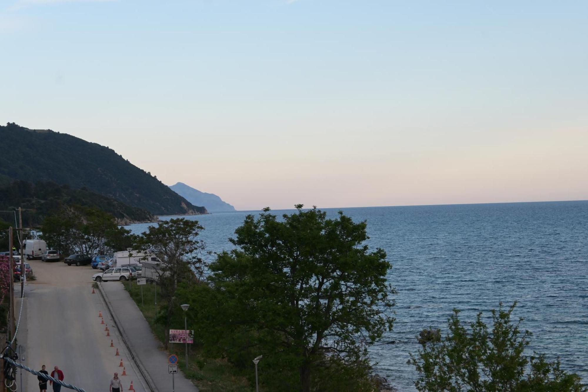 Maria Rooms To Let Ouranoupoli Exterior photo