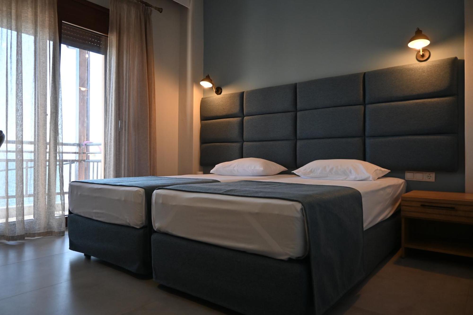 Maria Rooms To Let Ouranoupoli Exterior photo