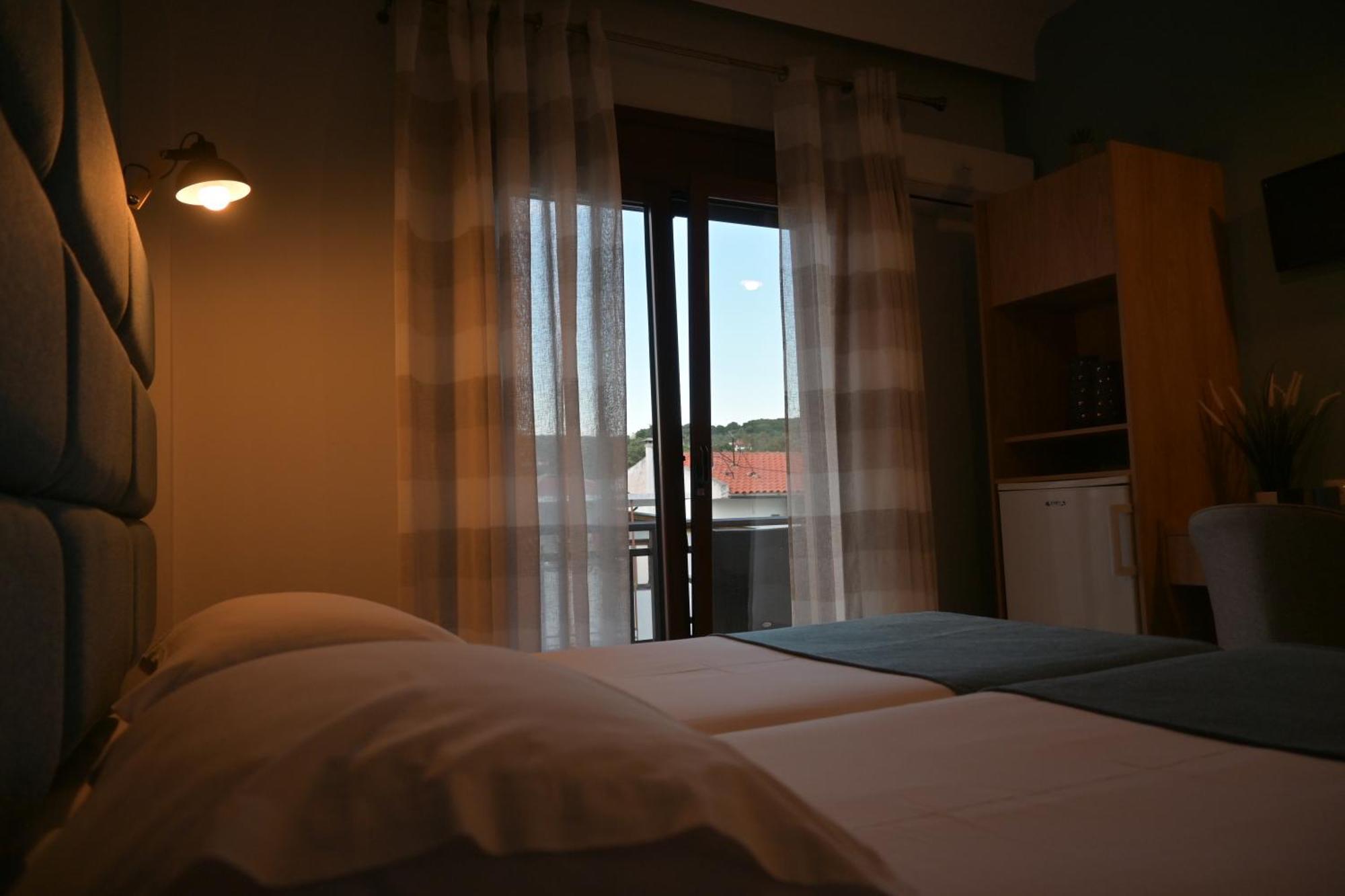 Maria Rooms To Let Ouranoupoli Exterior photo