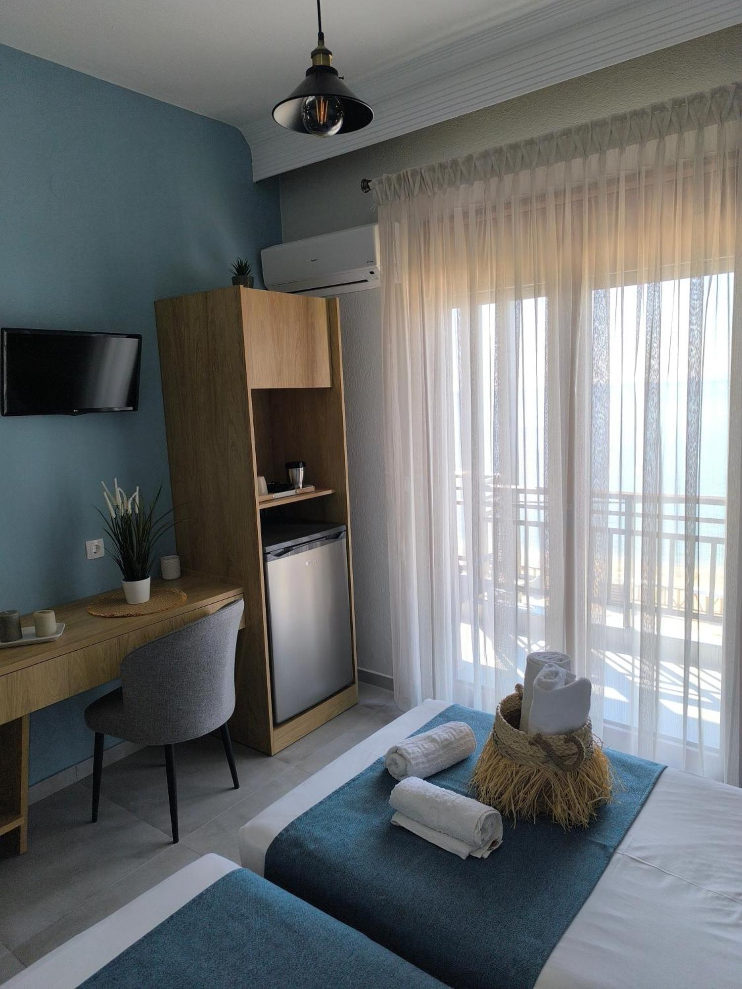 Maria Rooms To Let Ouranoupoli Exterior photo
