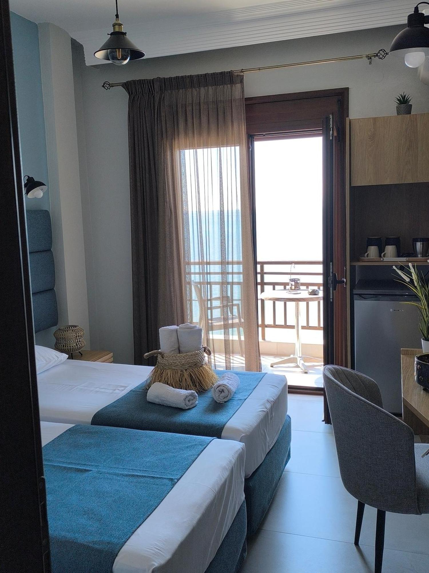 Maria Rooms To Let Ouranoupoli Exterior photo